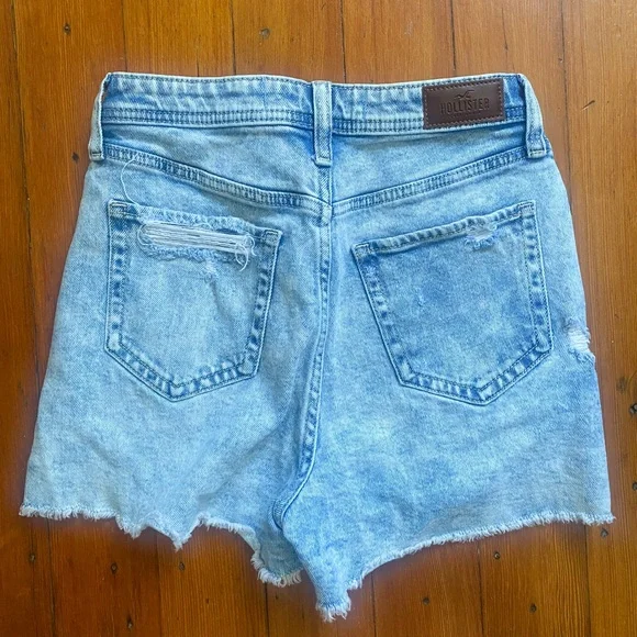 Hollister // High waisted shorts - Picture 3 of 3